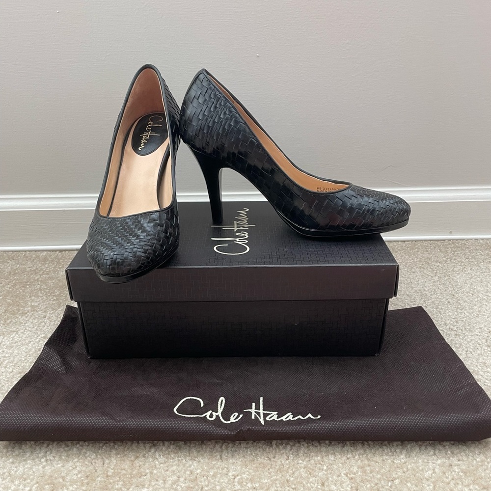 Cole Haan Genevieve Nike Air Pump 
Black Leather weave 
3.5 in heels 
Size 7